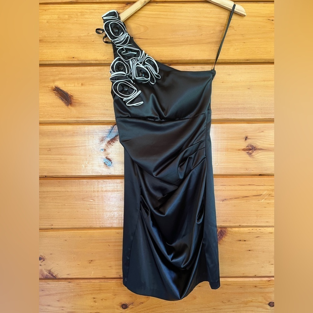 NWOT Dressbarn Dress Womens 6 Black Mini One Shoulder Cocktail Party Ruffle